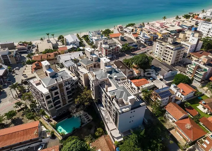 303 Bl 01 - WaldGarten Bombinhas - 50 m do Mar e Frente Avenida - Condomínio de Alto Padrão - Piscina - Academia - Salão de jogos